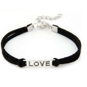 Чёрный браслет Love