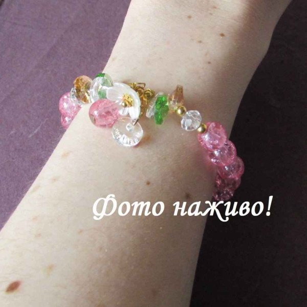 Браслет розовый с бусинами и цветком – 2905