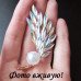 Брошь в стразах Перья