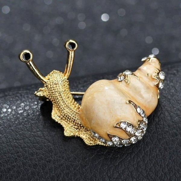 Белая Брошь Улитка