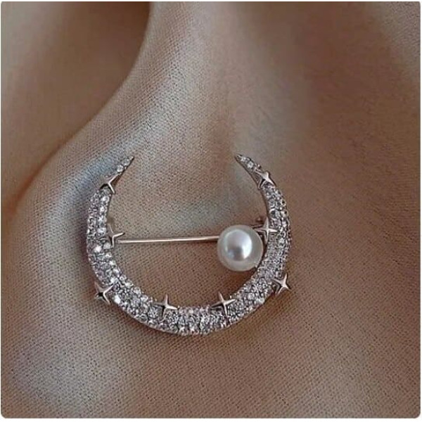 Серебристая брошь Месяц – 5517