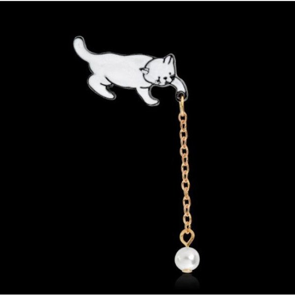Брошь Кошка с клубком