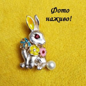 Брошка Зайчик із квітами