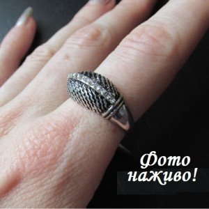Стильне кільце в стразах Екма