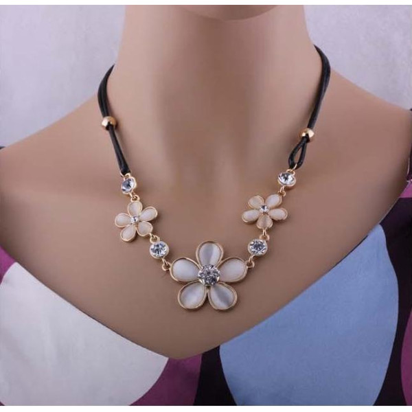 Колье Moon flowers