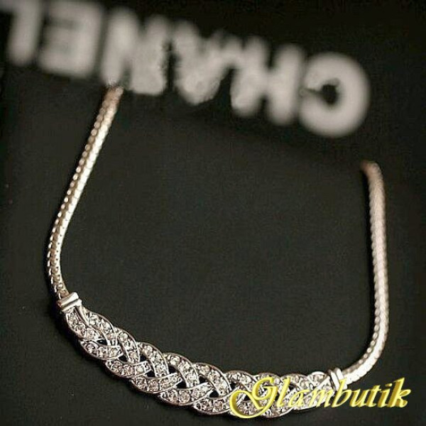Люксовое ожерелье Chanel белое