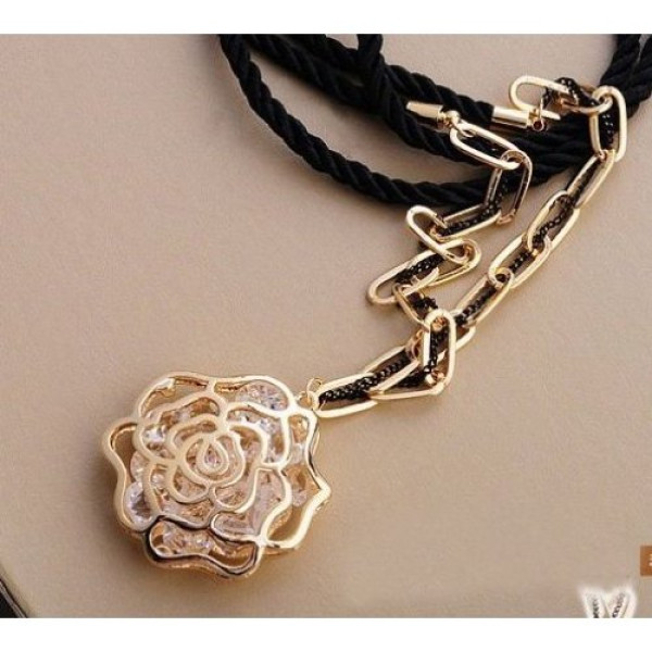Кулон Роза CHANEL с кристаллами 