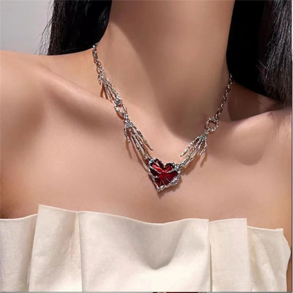 Колье Сердце с руками скелета – 1076