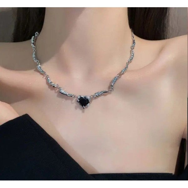 Незвичайне намисто Чорне серце - 5522 
