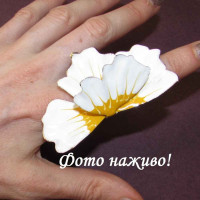 Каблучка біла металева Пелюстки