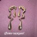 Золотистые серьги необычной формы Оваби – 1493