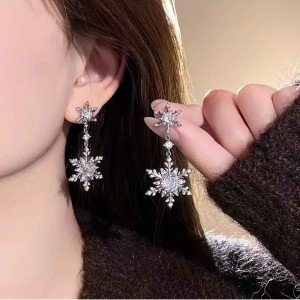 Вечерние серьги Снежинки