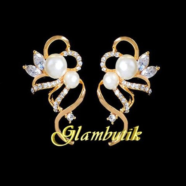 Серьги в стразах и жемчужинах Матили