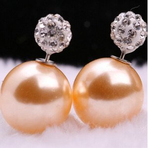 Серьги шарики Dior Роскошь кремовая в белом