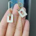 Разные серьги с перламутром – 5348