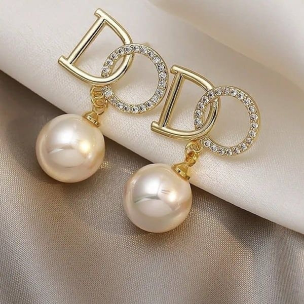 Сережки з намистинами буква D – 2220