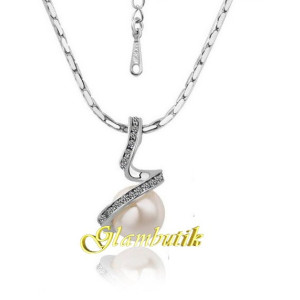 Подвеска CHANEL Мория в белом