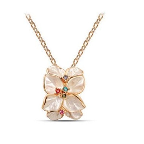 Подвеска в стиле CHANEL flowering