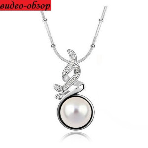 Золотая подвеска Chanel Fedra белая