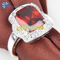 Гранатовое кольцо Мелодия