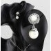 Золотые серьги Chanel Адрастея белая 