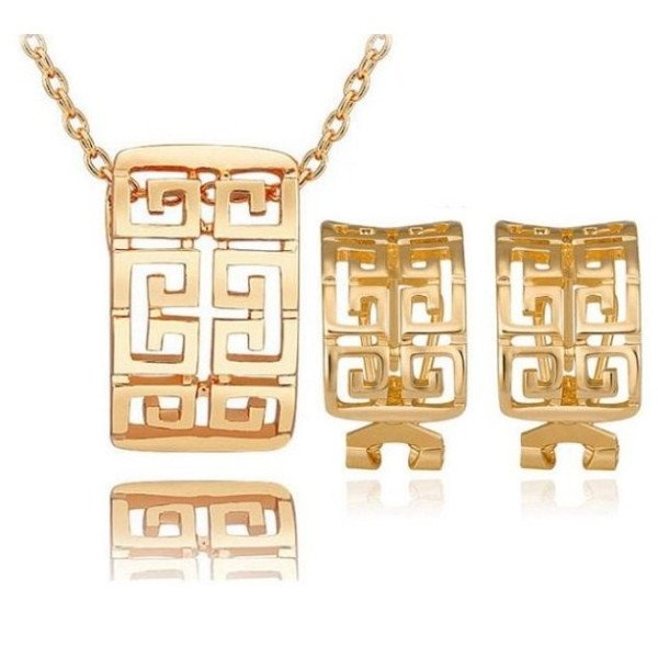 Золотой комплект Chanel Greece