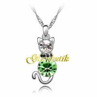Подвеска SWAROVSKI Кошка салатовая с ошейником